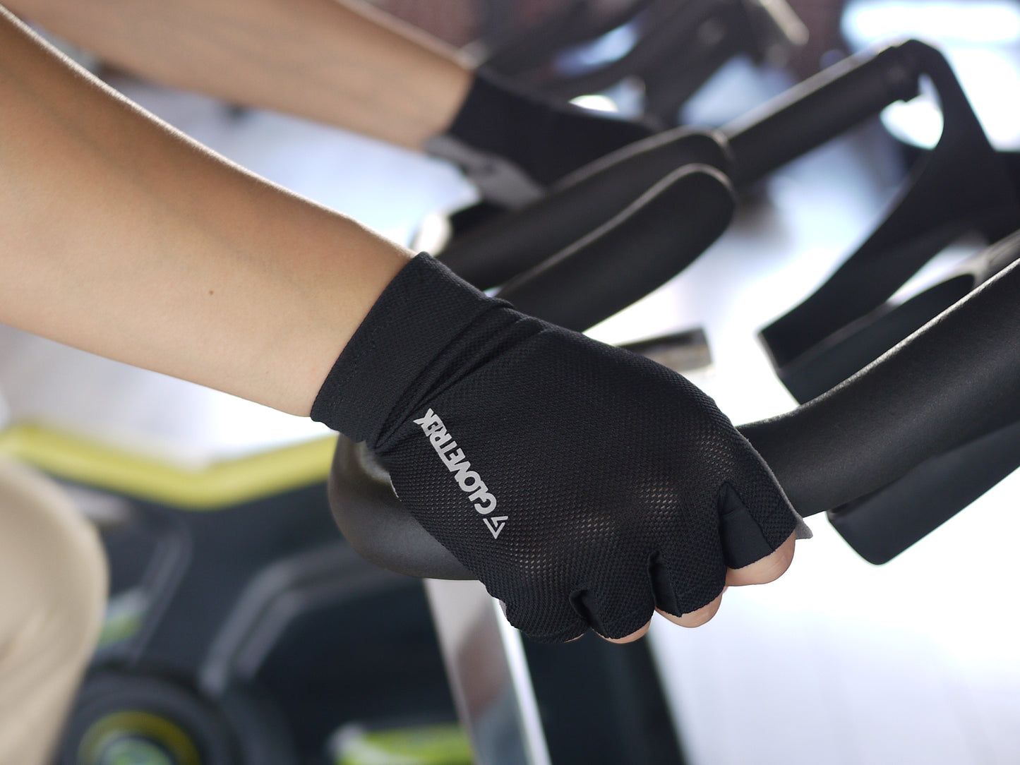 Glovetrek multifunctional half-finger cycling gloves