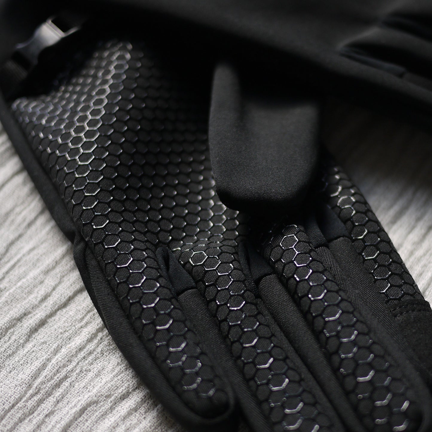 Glovetrek warm non-slip sports and outdoors gloves in winter